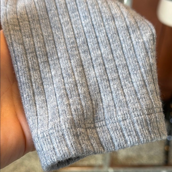 🔥SALE Democracy NWOT Denim Blue Super soft Puff Sleeve V-Neck Ribbed Women's Top - Picture 4 of 7